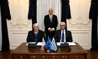 Ο Νίκος Δένδιας στη Βοστώνη έκλεισε σχεδιασμό, κατασκευή και δοκιμή διαφορετικών τύπων αυτόνομων θαλάσσιων οχημάτων