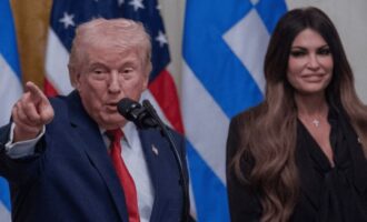 Τραμπ για αποπομπή Κίμπερλι: «Το εξετάζουμε. Ναι, δεν είμαστε ευχαριστημένοι»